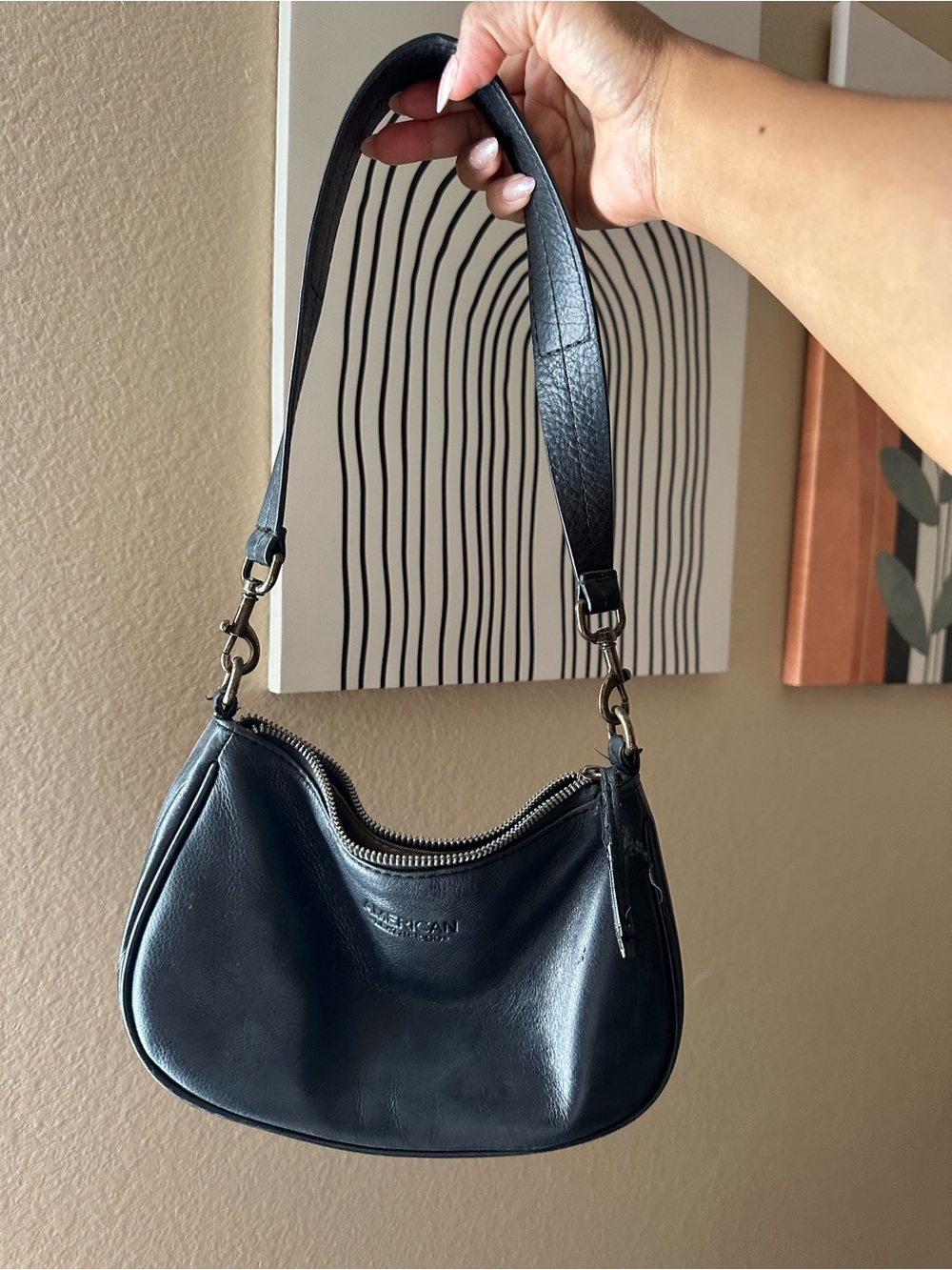 Black Leather Shoulder Bag - American Vintage Style
